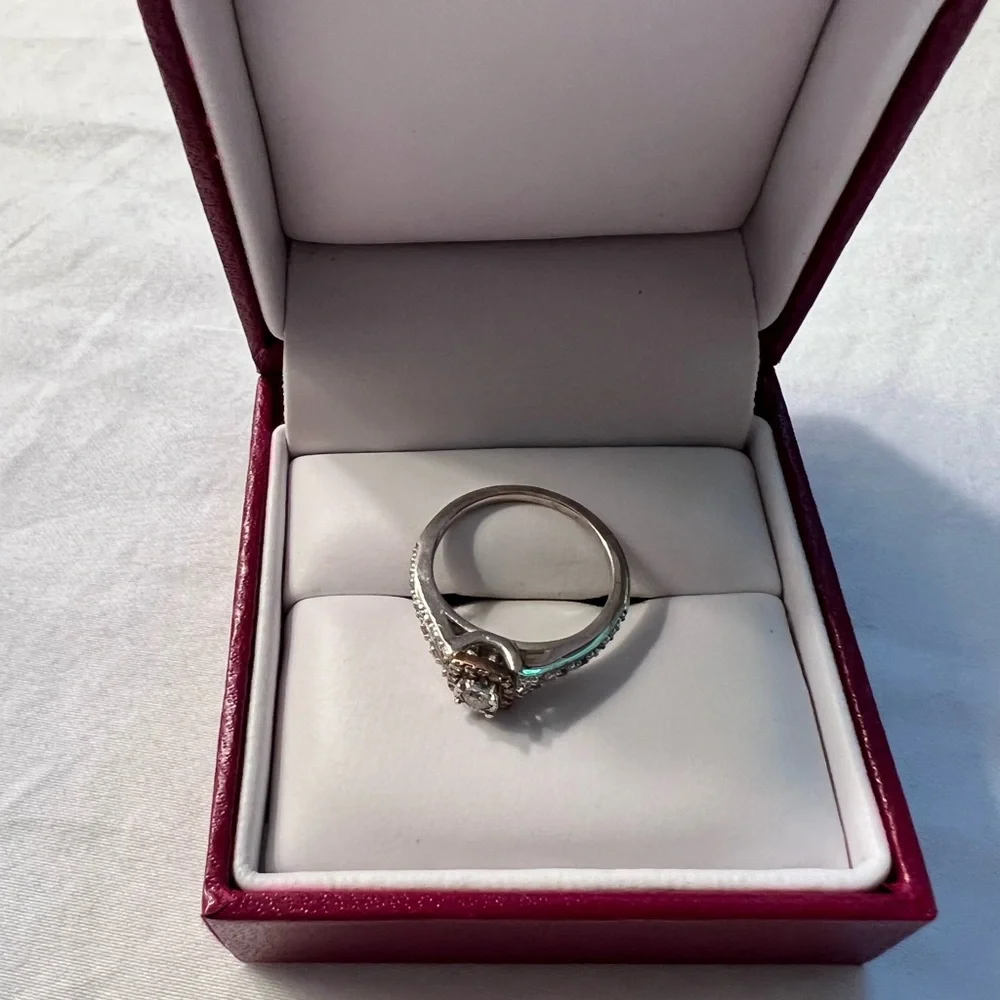 Diamond ring - Picture 3 of 4